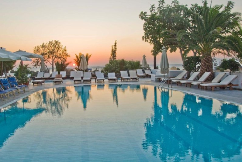 Szantorini Kamari utazás Makarios Beach Hotel