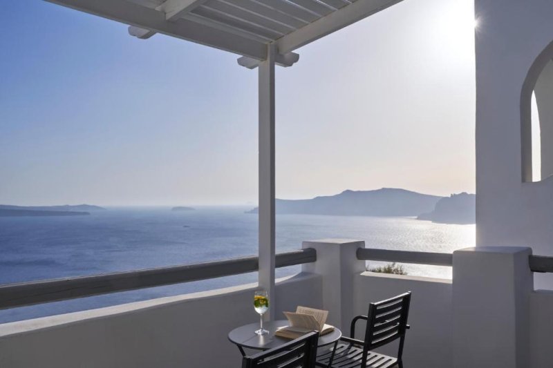 Mr and Mrs White Santorini Szantorini