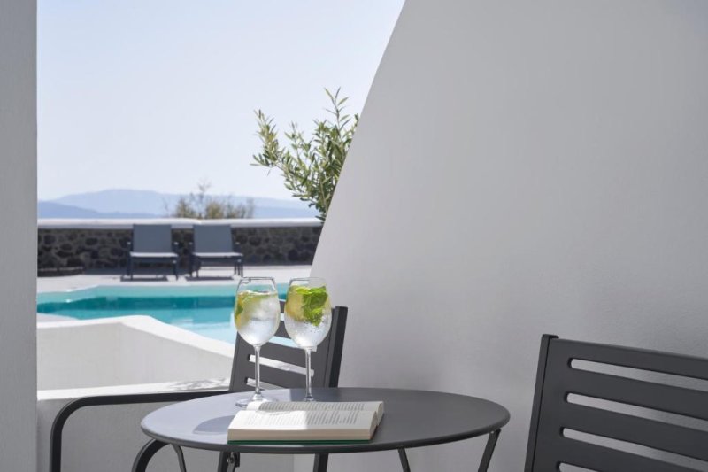 Mr and Mrs White Santorini Szantorini