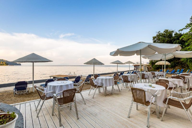 Korfu Perama utazás Oasis Hotel