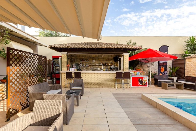 Korfu Perama utazás Oasis Hotel