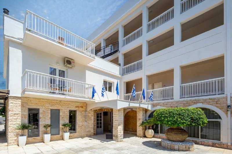 Korfu Perama utazás Oasis Hotel