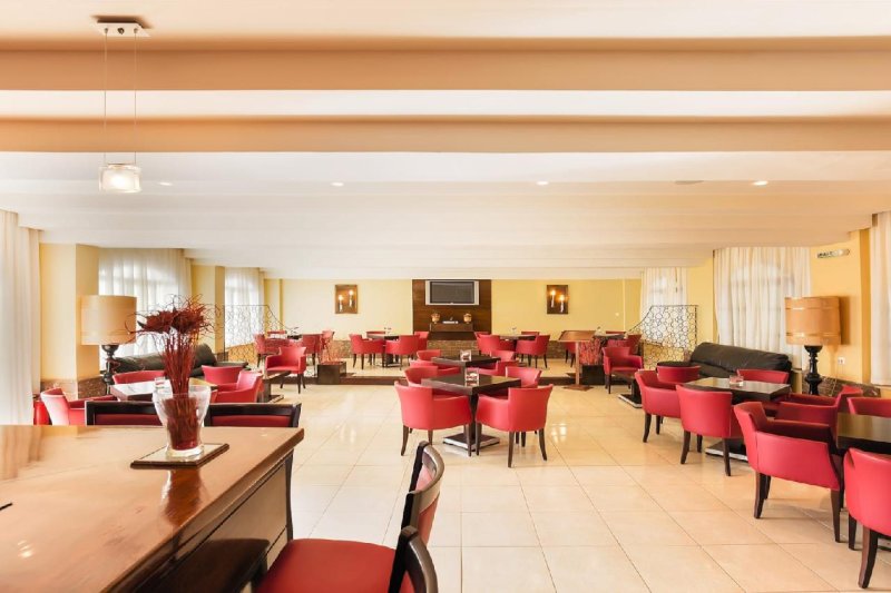 Korfu Perama utazás Oasis Hotel