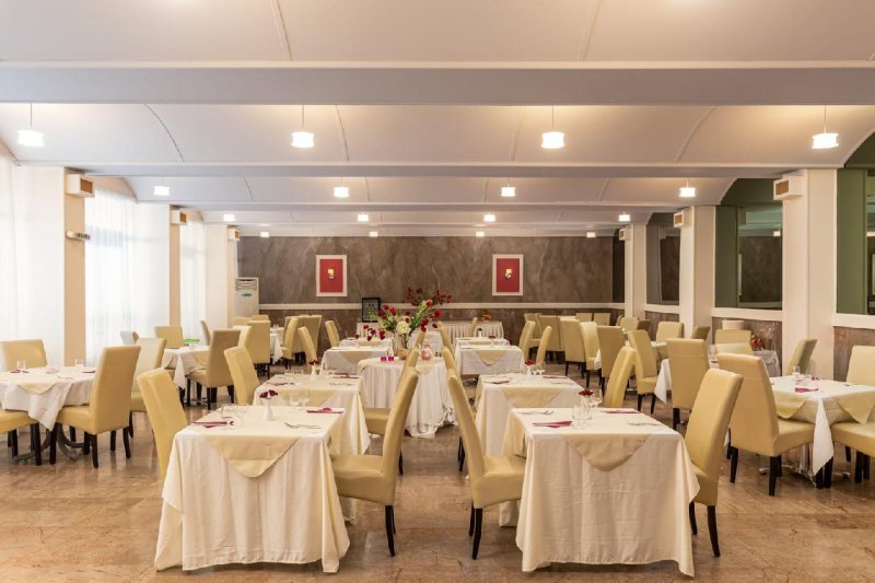 Korfu Perama utazás Oasis Hotel