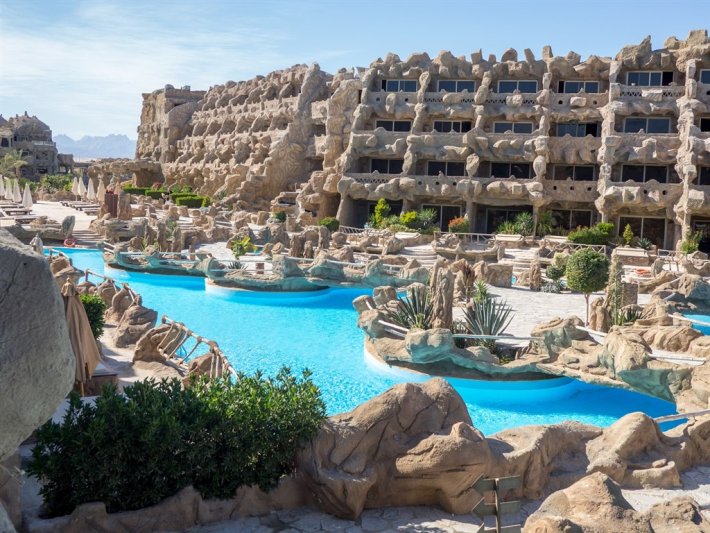 Hurghada utazás Caves Beach Resort