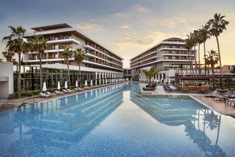 Acanthus & Cennet Barut Collection Side