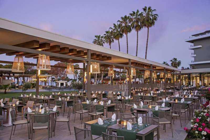 Side utazás Acanthus & Cennet Barut Collection