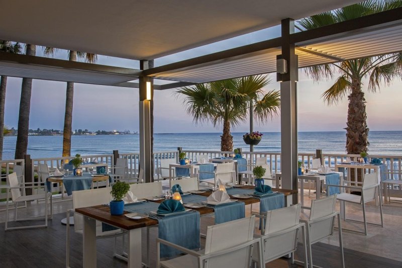 Acanthus & Cennet Barut Collection Side