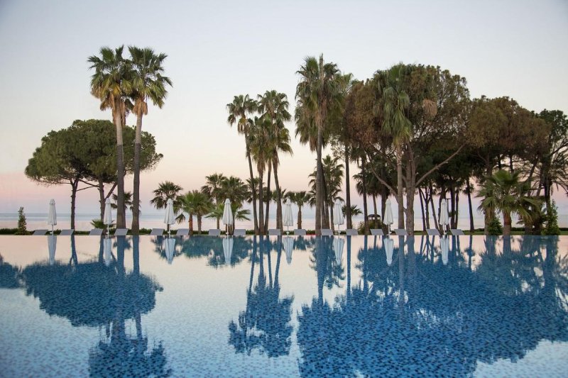 Side utazás Acanthus & Cennet Barut Collection