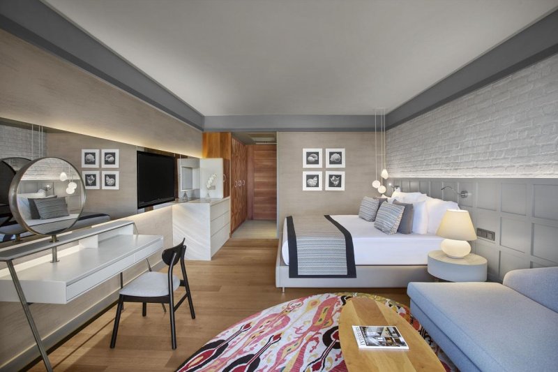 Acanthus & Cennet Barut Collection Side