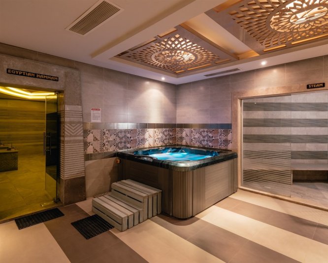 Hurghada utazás Amc Royal Hotel & Spa