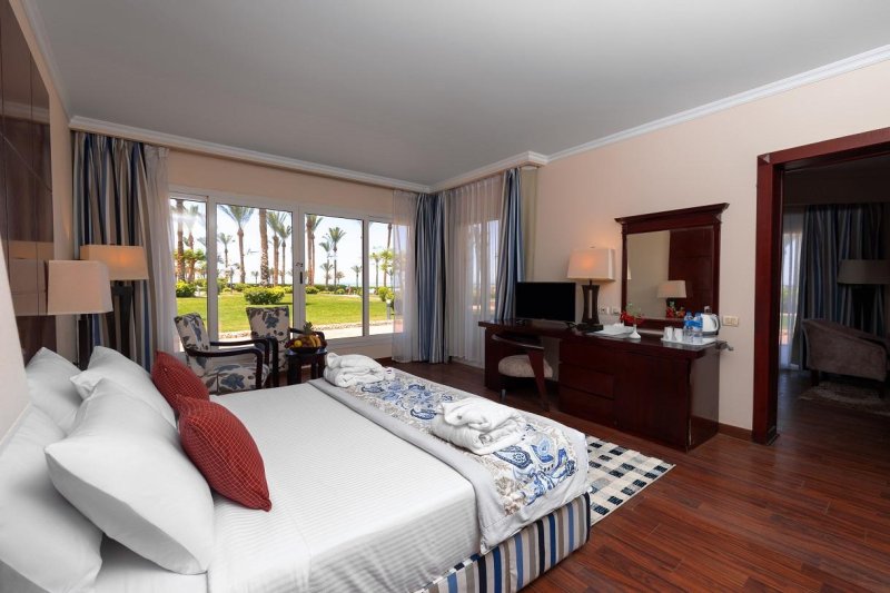 Sharm El-Sheikh utazás Amwaj Oyoun Resort & Casino