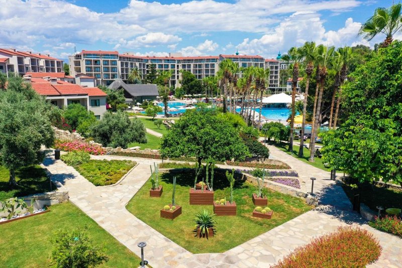 Arum Barut Collection Side