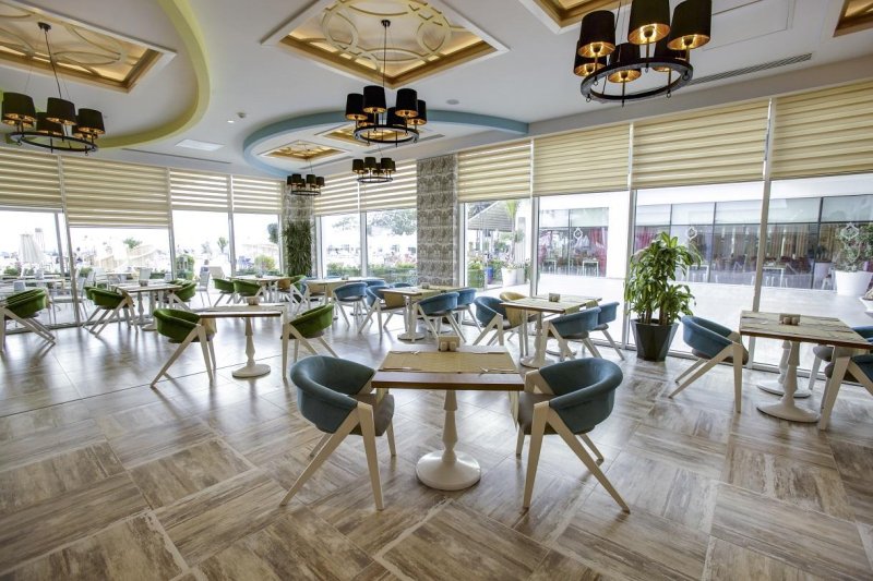 Alanya utazás Azura Deluxe Resort