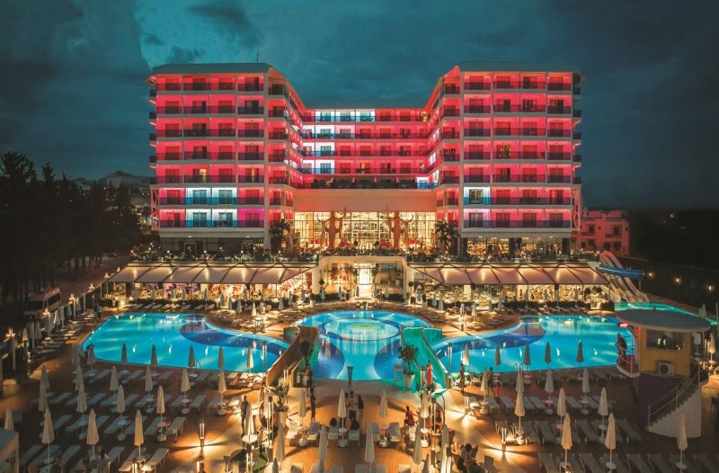 Alanya utazás Azura Deluxe Resort