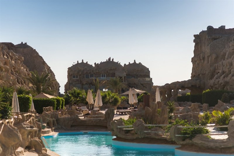 Hurghada utazás Caves Beach Resort
