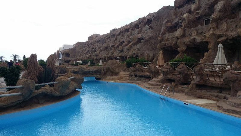 Hurghada utazás Caves Beach Resort