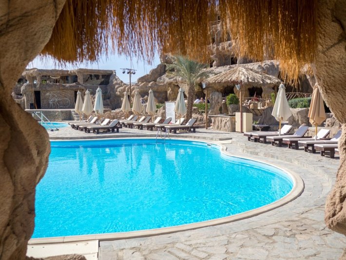 Hurghada utazás Caves Beach Resort