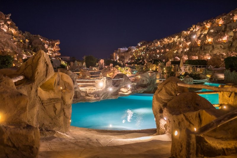 Hurghada utazás Caves Beach Resort
