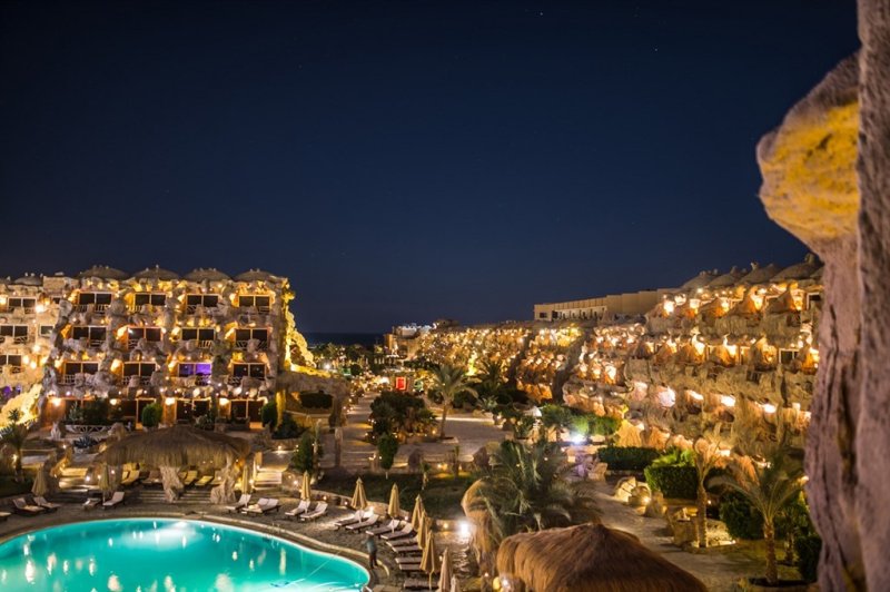 Hurghada utazás Caves Beach Resort