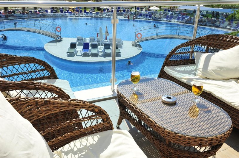 Cenger Beach Resort & Spa Side
