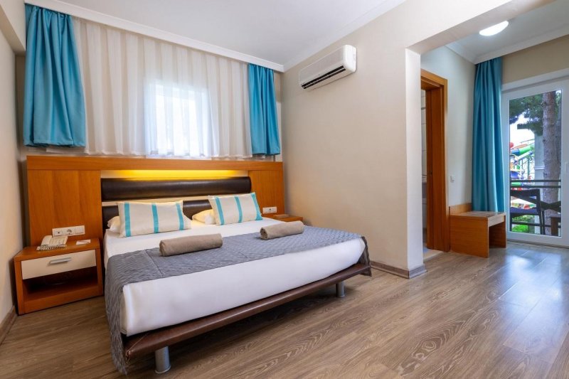 Kemer utazás Crystal Flora Beach Resort