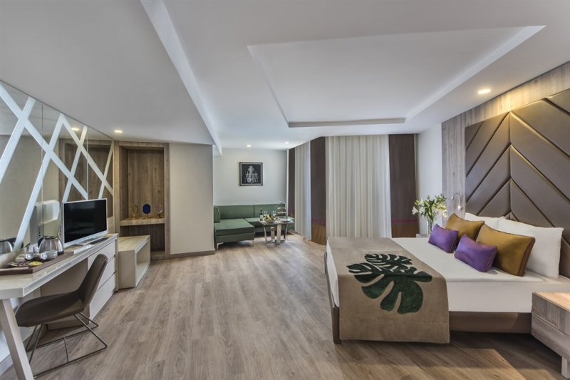 Antalya utazás Delphin Be Grand Resort Hotel