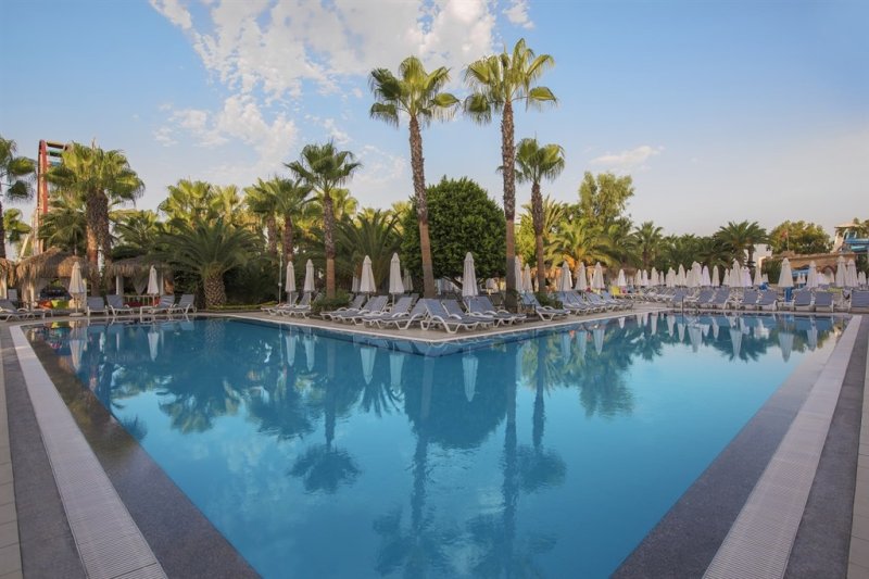 Alanya utazás Delphin Deluxe Hotel