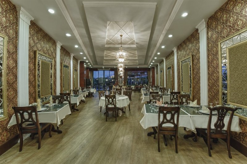 Antalya utazás Delphin Palace Hotel