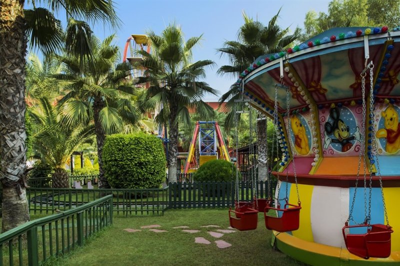 Antalya utazás Delphin Palace Hotel