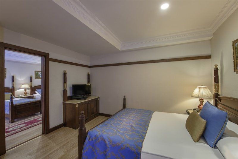 Antalya utazás Delphin Palace Hotel