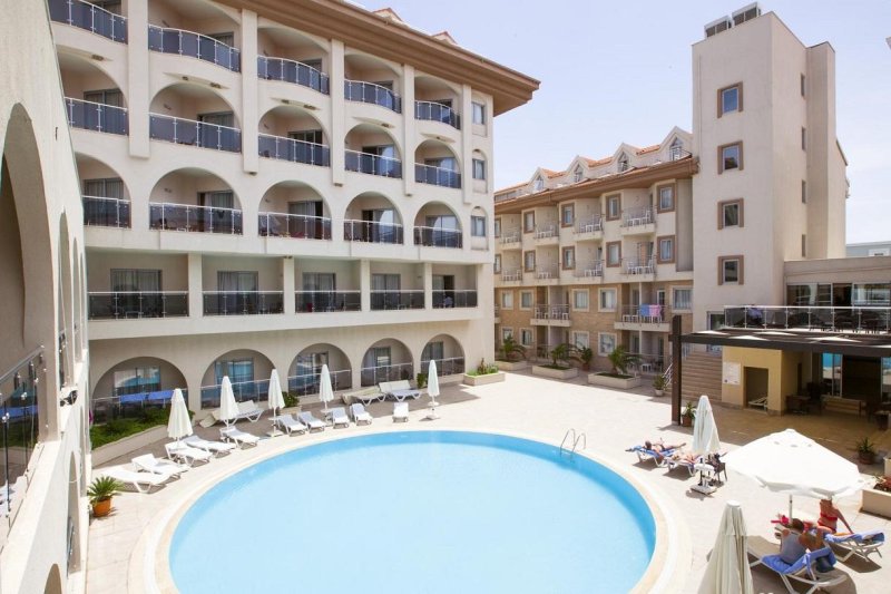 Side Aluna Hotel Side