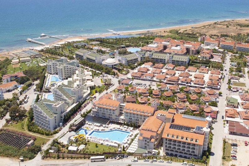 Side Aluna Hotel Side