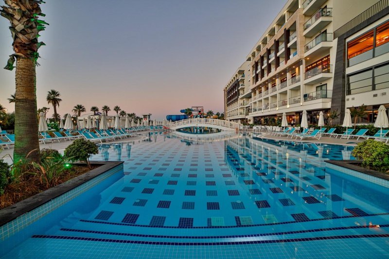 Diamond De Luxe Hotel & Spa Side