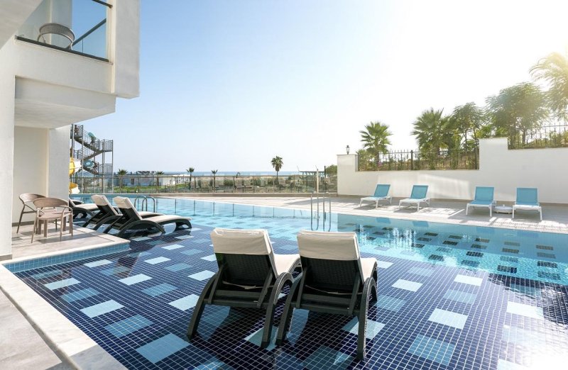 Diamond De Luxe Hotel & Spa Side