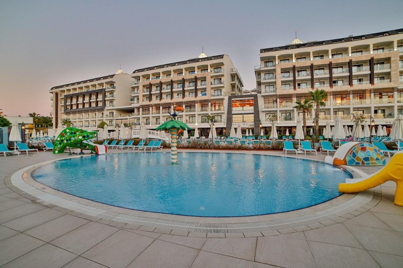 Diamond De Luxe Hotel & Spa Side