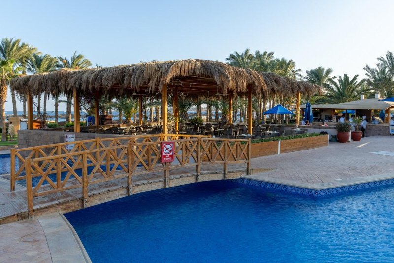 Makadi Bay utazás Fort Arabesque Beach Resort