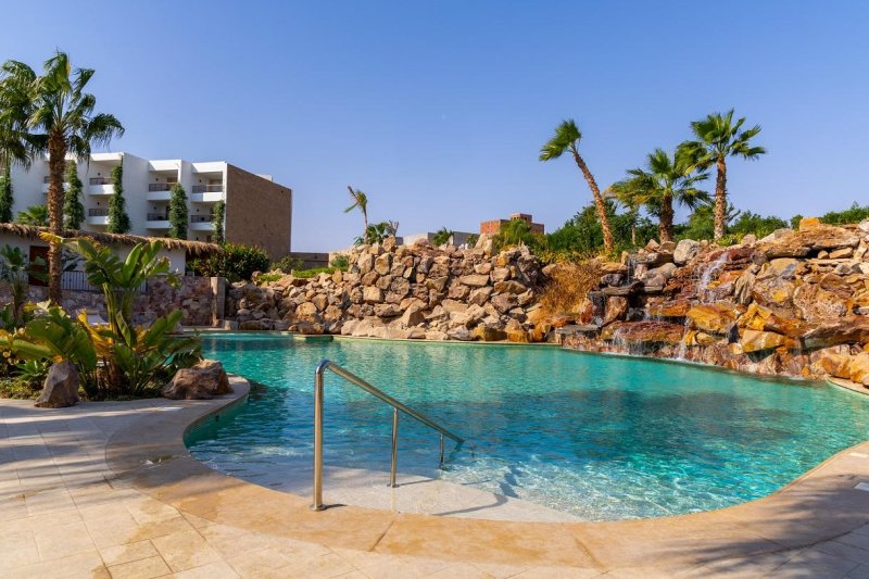 Makadi Bay utazás Fort Arabesque Beach Resort