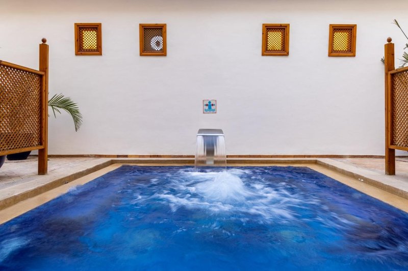 Makadi Bay utazás Fort Arabesque Beach Resort