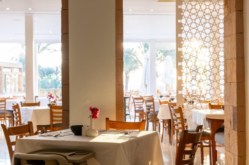 Makadi Bay utazás Fort Arabesque Beach Resort