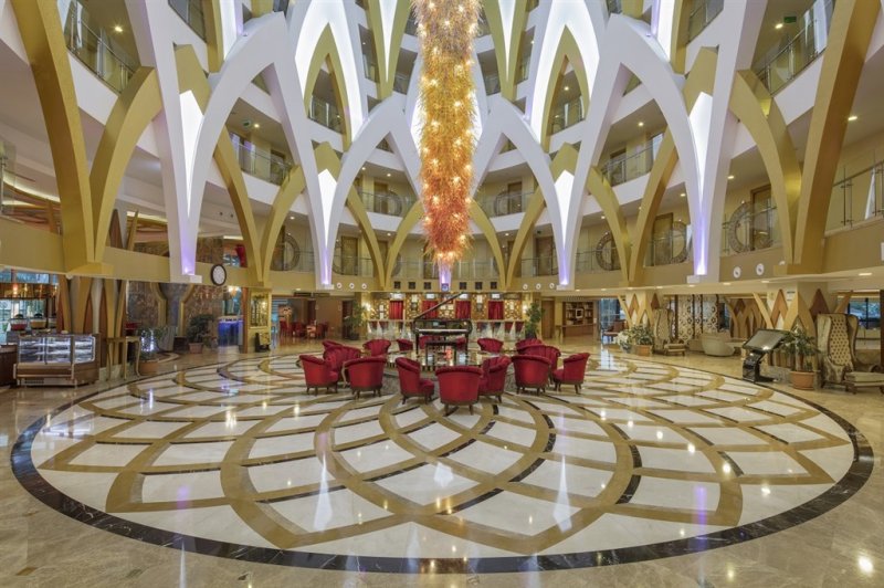 Alanya utazás Granada Luxury Okurcalar