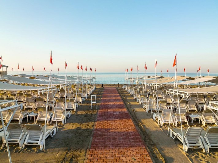 Antalya utazás Grand Park Lara