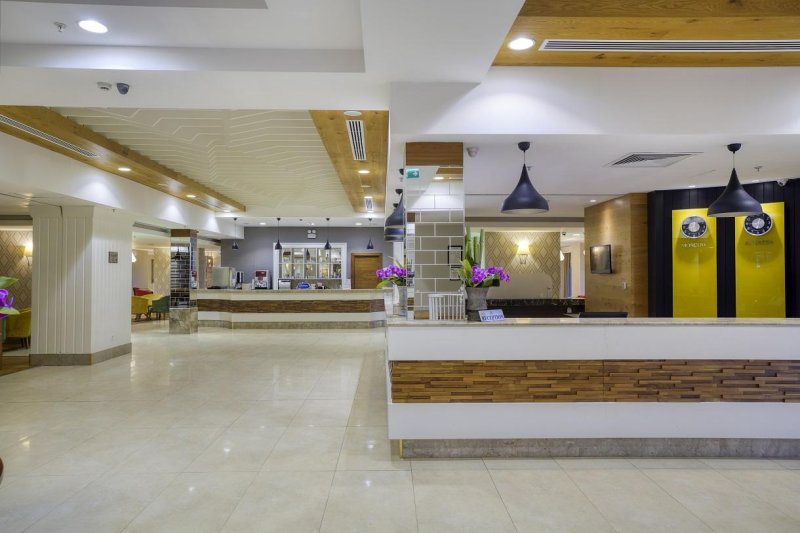 Antalya utazás Grand Park Lara