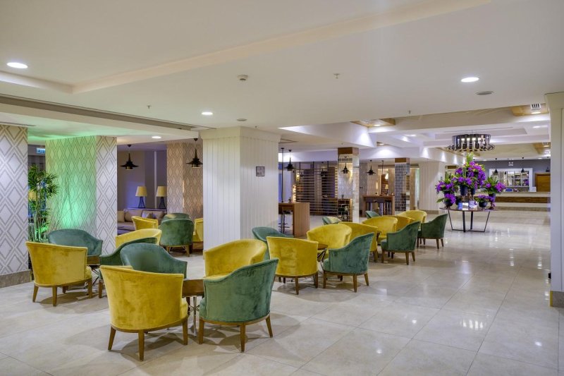 Antalya utazás Grand Park Lara