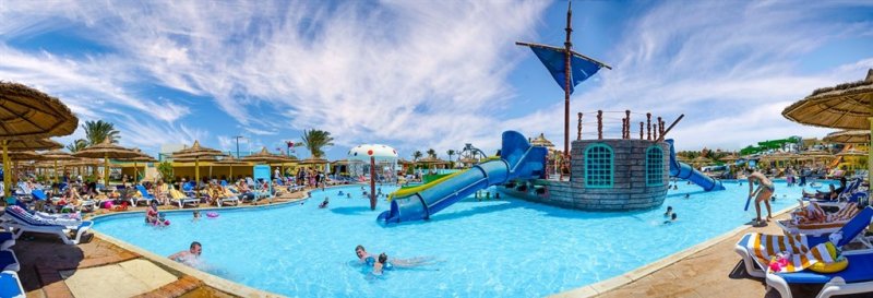 Kairó - Hurghada Titanic Beach