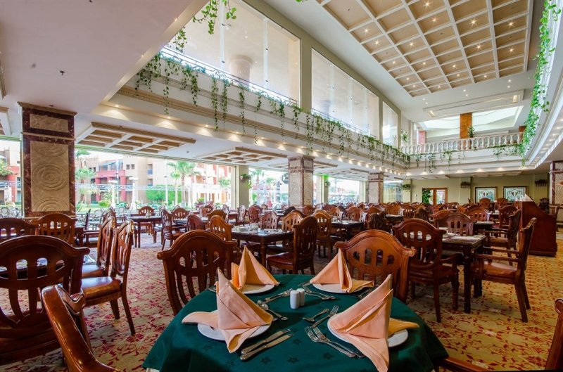 Kairó - Hurghada Titanic Palace