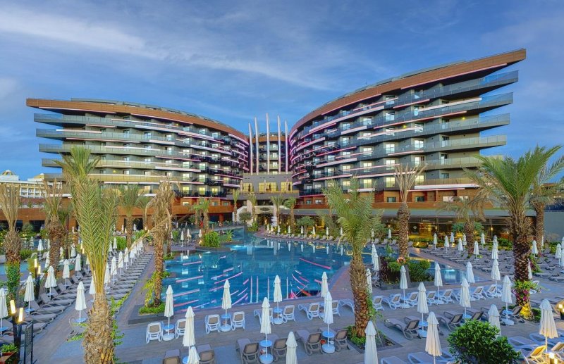 Kirman Calyptus Resort & Spa Side