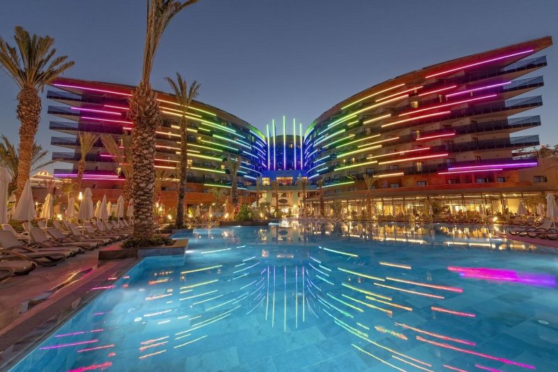 Kirman Calyptus Resort & Spa Side