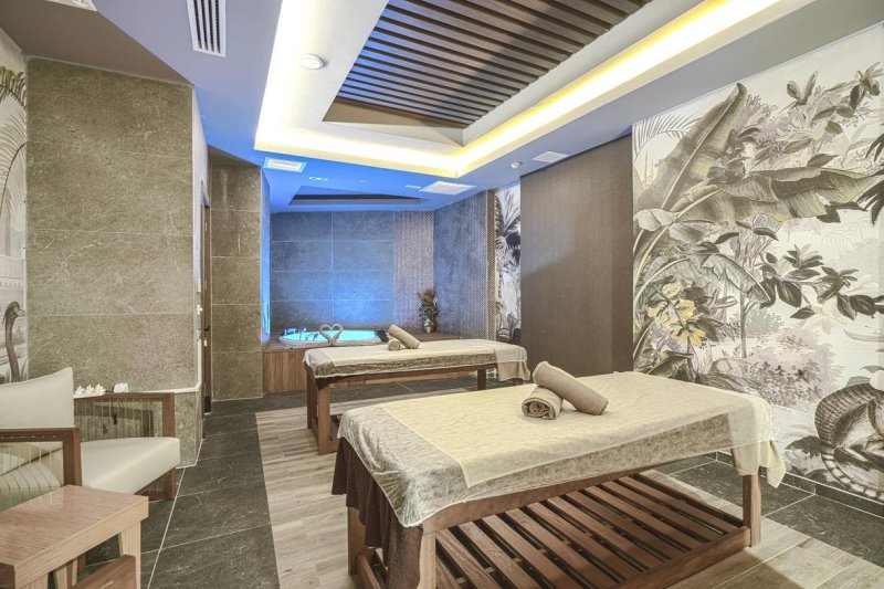 Kirman Calyptus Resort & Spa Side