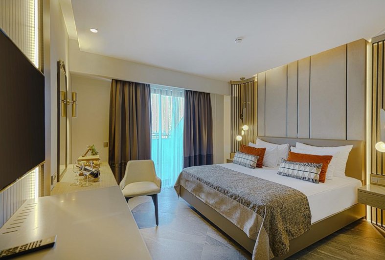 Kirman Calyptus Resort & Spa Side